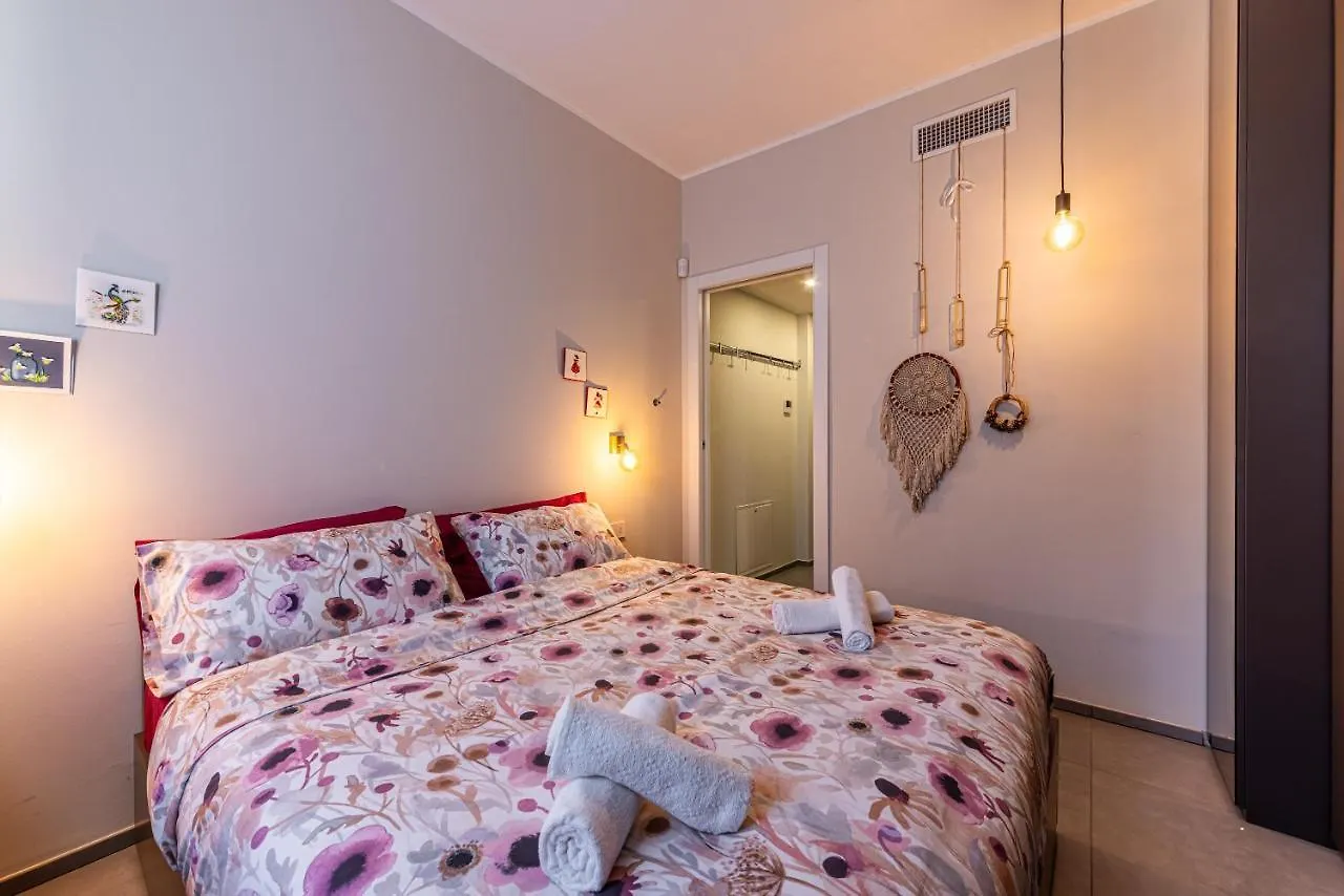Duomo A 2 Fermate - Tiny Apartment In Pta Venezia Milán 0*,  Italia